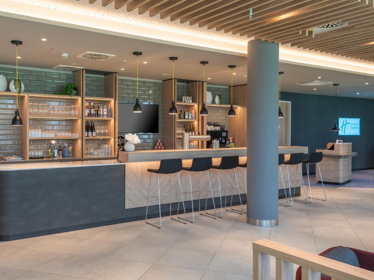 Holiday Inn Express Duesseldorf - Hauptbahnhof By Ihg Exterior photo